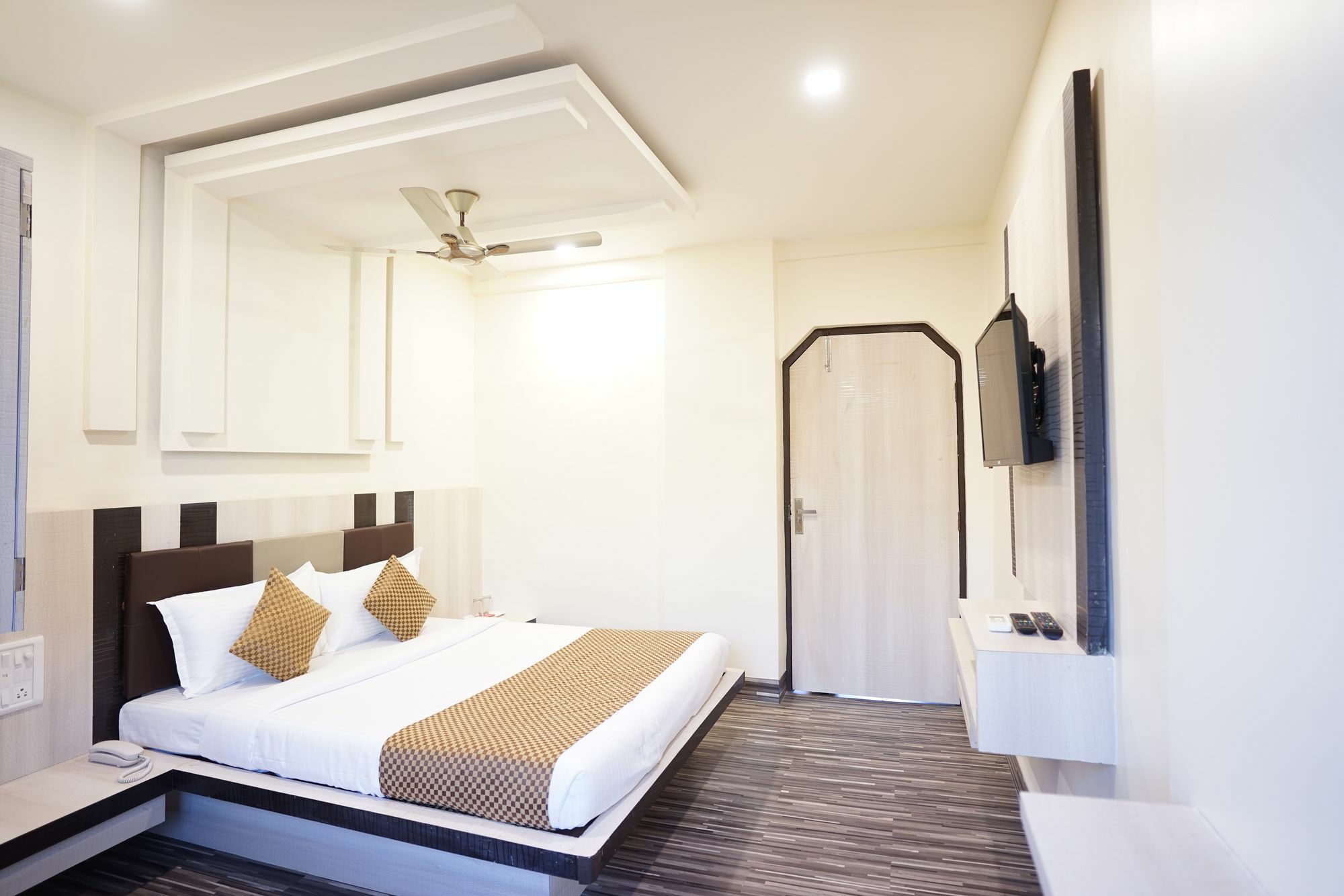 Hotel O Rana Residency Near Western Express Highway Metro Station Mumbai  Buitenkant foto